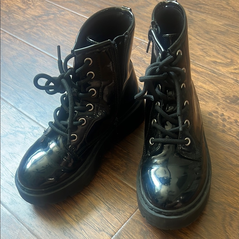 Steve Madden boots size 1